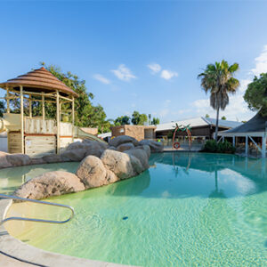 Toboggan et piscine du parc aquatique du camping