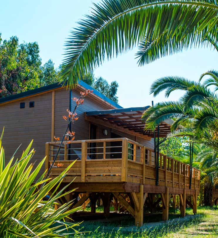 Terrasse en bois et surélevée du Chalet Ultimate