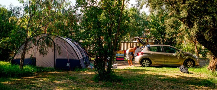 Emplacement ombragé et au calme pour tente ou camping-car