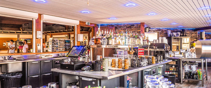 Intérieur du bar du camping