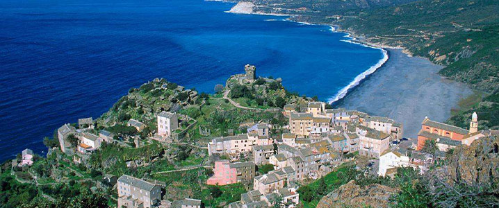 Plage de sable noir du Cap Corse