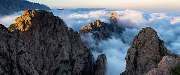 Sentier des Aiguilles de Bavella dans le Parc Régional naturel de la côte est de la Corse