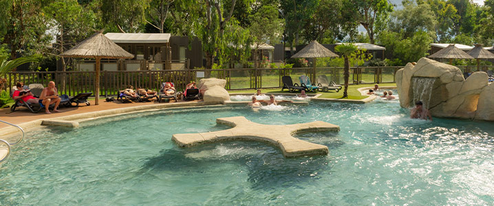 Piscine chauffée de l'espace balnéo du camping