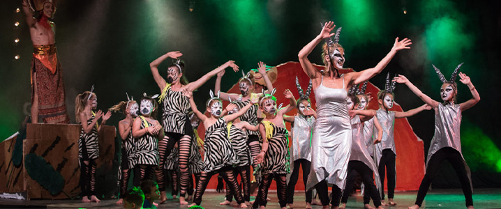 Spectacle costumé pour et par les enfants au club enfant