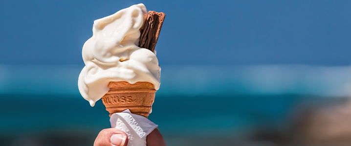 Vente de glaces au glacier et snack à emporter du camping