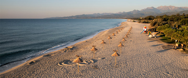 Balade sur la plage du camping Arinella Bianca au coucher de soleil