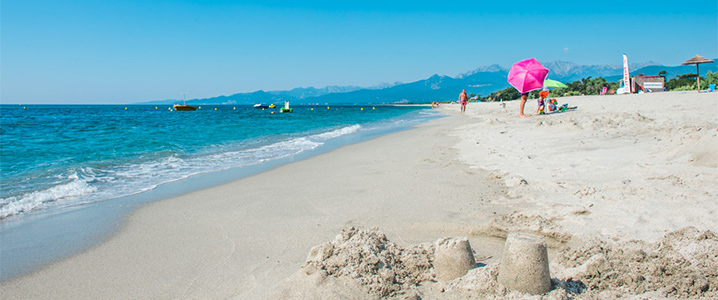 Plage au bord du camping